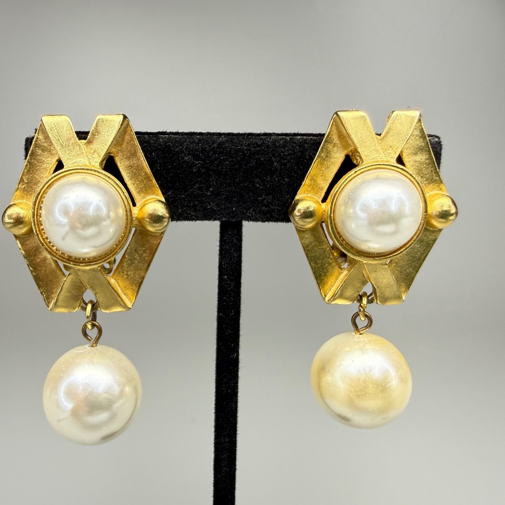 Vintage Clip On Earrings Chunky Gold Tone White Faux Pearl 80s READ